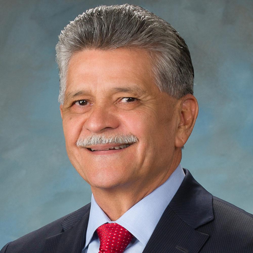 Tom Espinoza是拉扎开发基金的总裁兼首席执行官